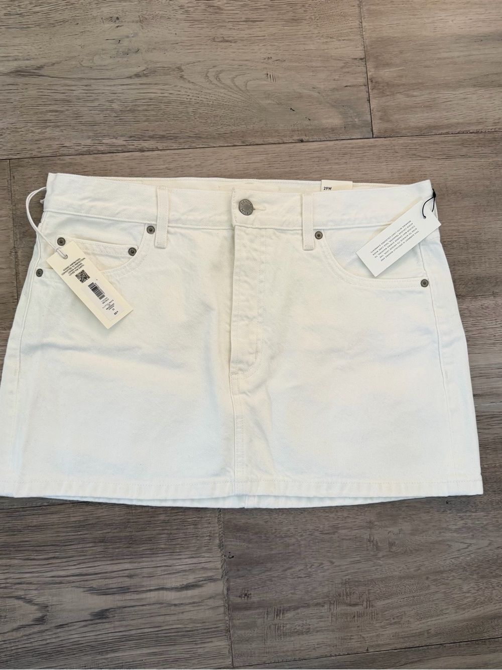 Denim Forum White The 90's Ricci Mid-Rise Micro Jean Skirt  by Aritzia 29W